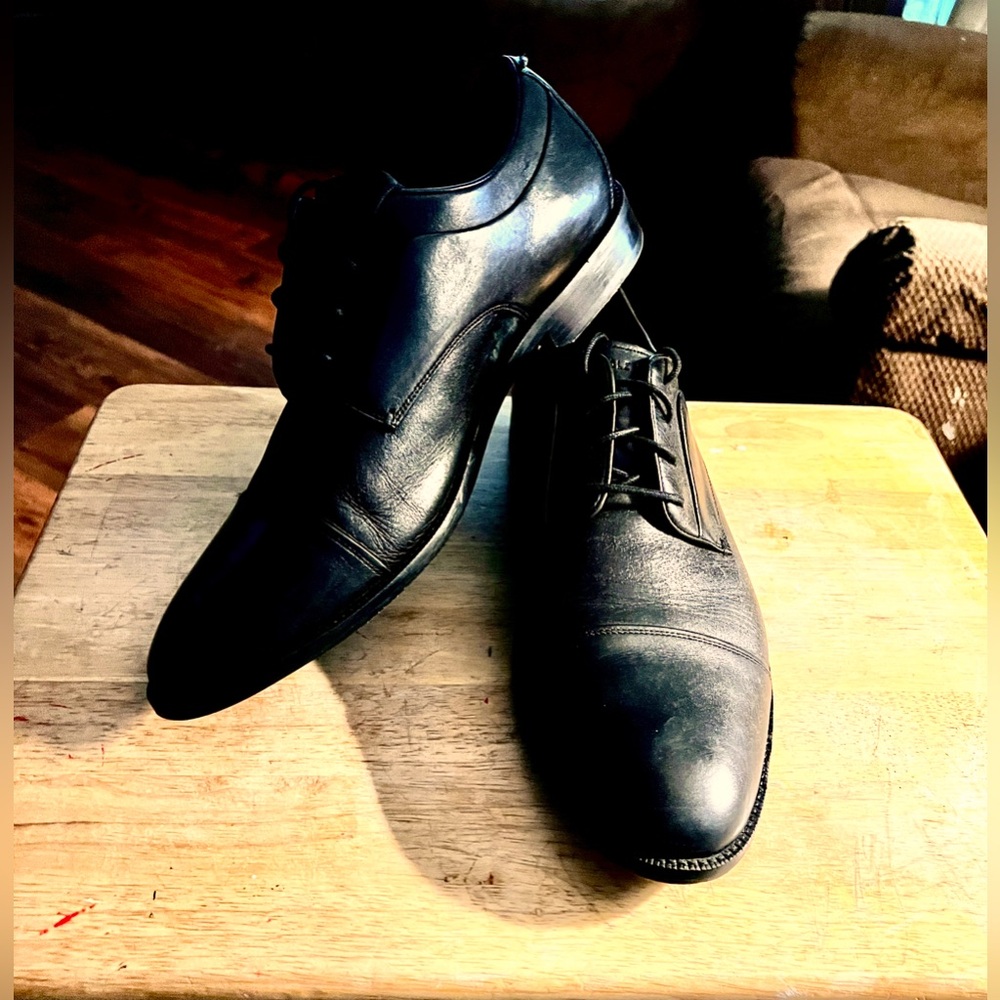 Cole Haans Men’s Sz.12 cap toe black dress shoe. Worn only a few times, nice!